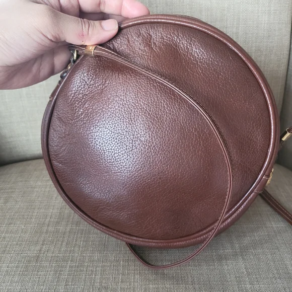 Gucci Round Brown Leather Crossbody Bag - Picture 5 of 16